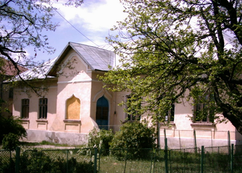 CLĂDIRE ÎN CARE FUNCȚIONEAZĂ CENTRUL CULTURAL LEȚCANI Image